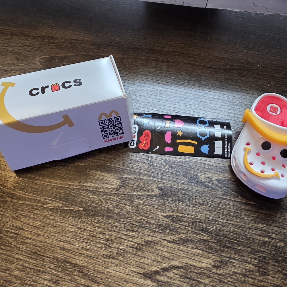 CROCS White and Yellow Smiley Key Holder